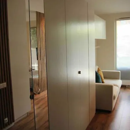 Charming Small And Private Garden Apartman *